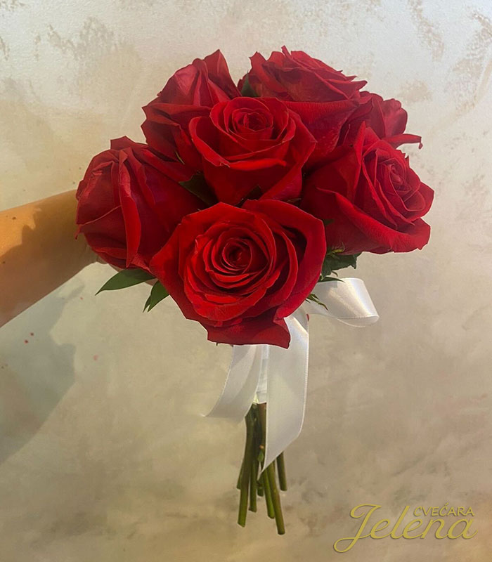 Bidermajer sa crvenim ružama