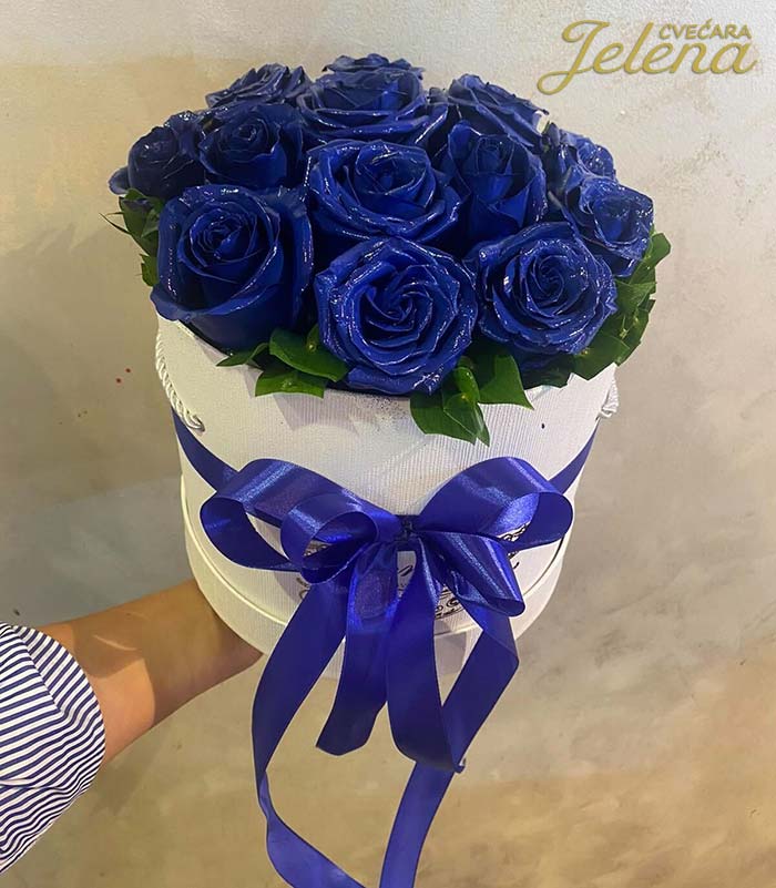 Box aranžman sa plavim ružama