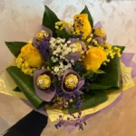 Buket 95 - Buket sa žutim ružima i Ferrero Rocher čokoladica - Buket žutih ruža