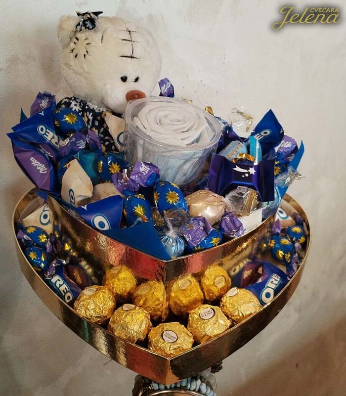 Box-sa-slatkišima-i-dehidriranom-ružom Box sa slatkišima i dehidriranom ružom