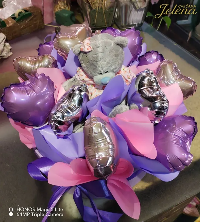 Aranžman od balona i igračke Aranžman od balona i igračke