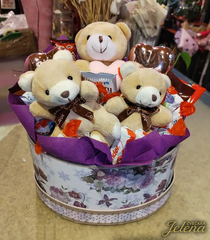 Box sa igračkama i slatkišima Box sa igračkama i slatkišima